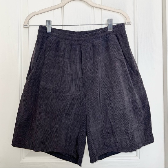 Lululemon 🍋 Pace Breaker Short 9" inseam 
Grid Lines Deep Coal Size Medium - Picture 3 of 12